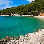 Secluded Fisherman's Cove Medvidina, Hvar - 23709 Gdinj